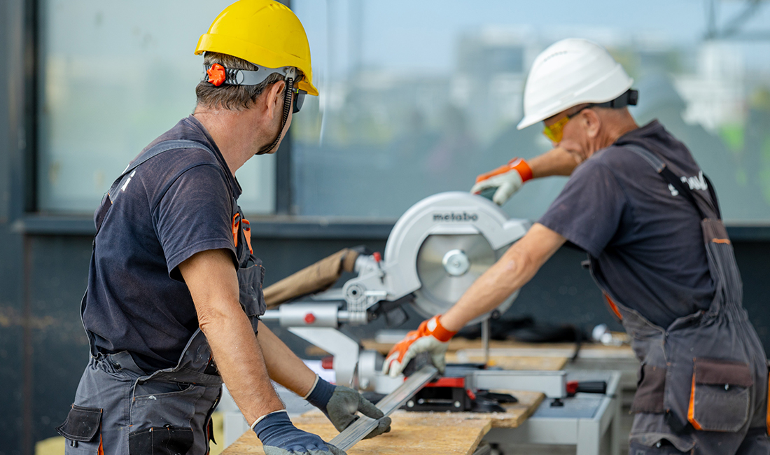 Level 5 cut-resistant gloves on industrial worker’s hands Image